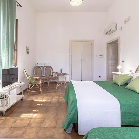 Il Castello Degli Ulivi - In Natura * Roccella Ionica